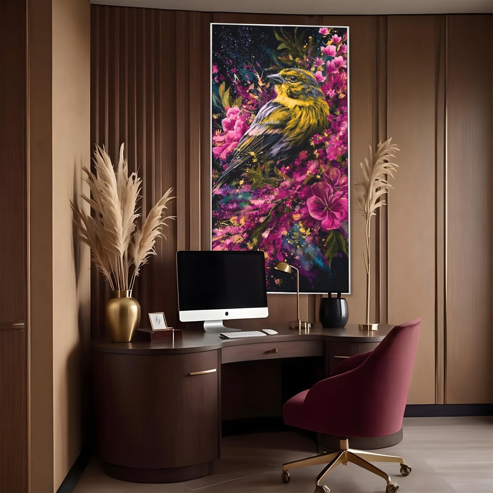 Tablou canvas cu tablou canvas cu pasare printre flori, in rama de aluminiu argintiu, pe perete intr-un birou